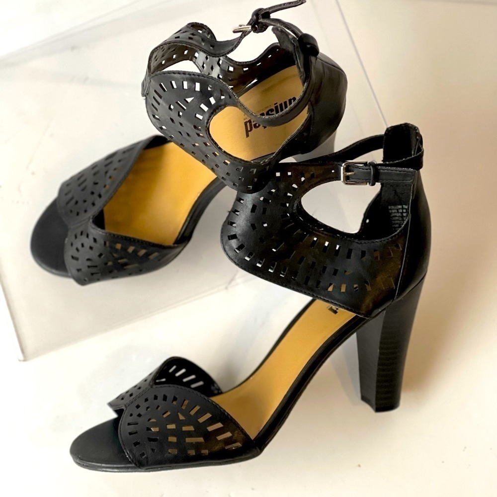 NEW! Unlisted Kenneth Cole Black Wedge Sandals Platform Heels Strappy, Sz 10M